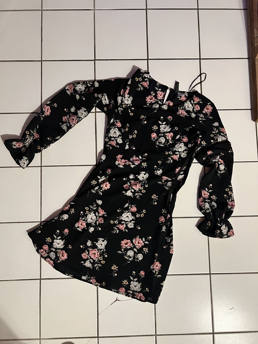 H&M Vestiti: H&M Kleid, Gr. 32, Blumendesign, Röckli – Usato da Bern venduto da fla_yj25 1