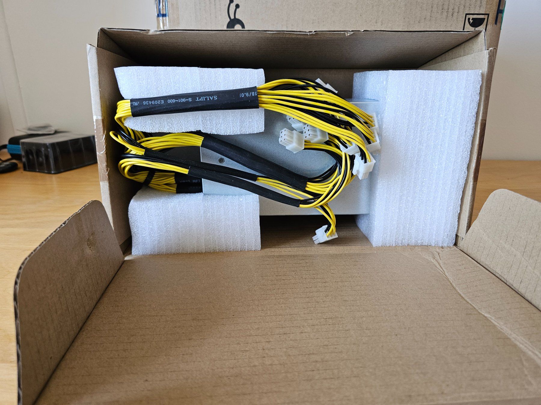 Bitmain Coin Miner: Bitmain Antminer S9i-14 - Never used. – Nuovo (secondo la descrizione) da Lamboing venduto da Mk06 6