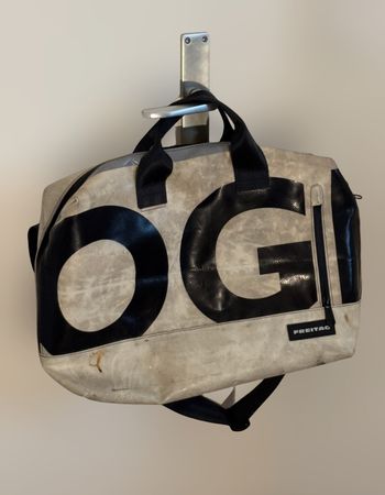 Sac Freitag bâche blanche, noir et orange, avec bandoulière