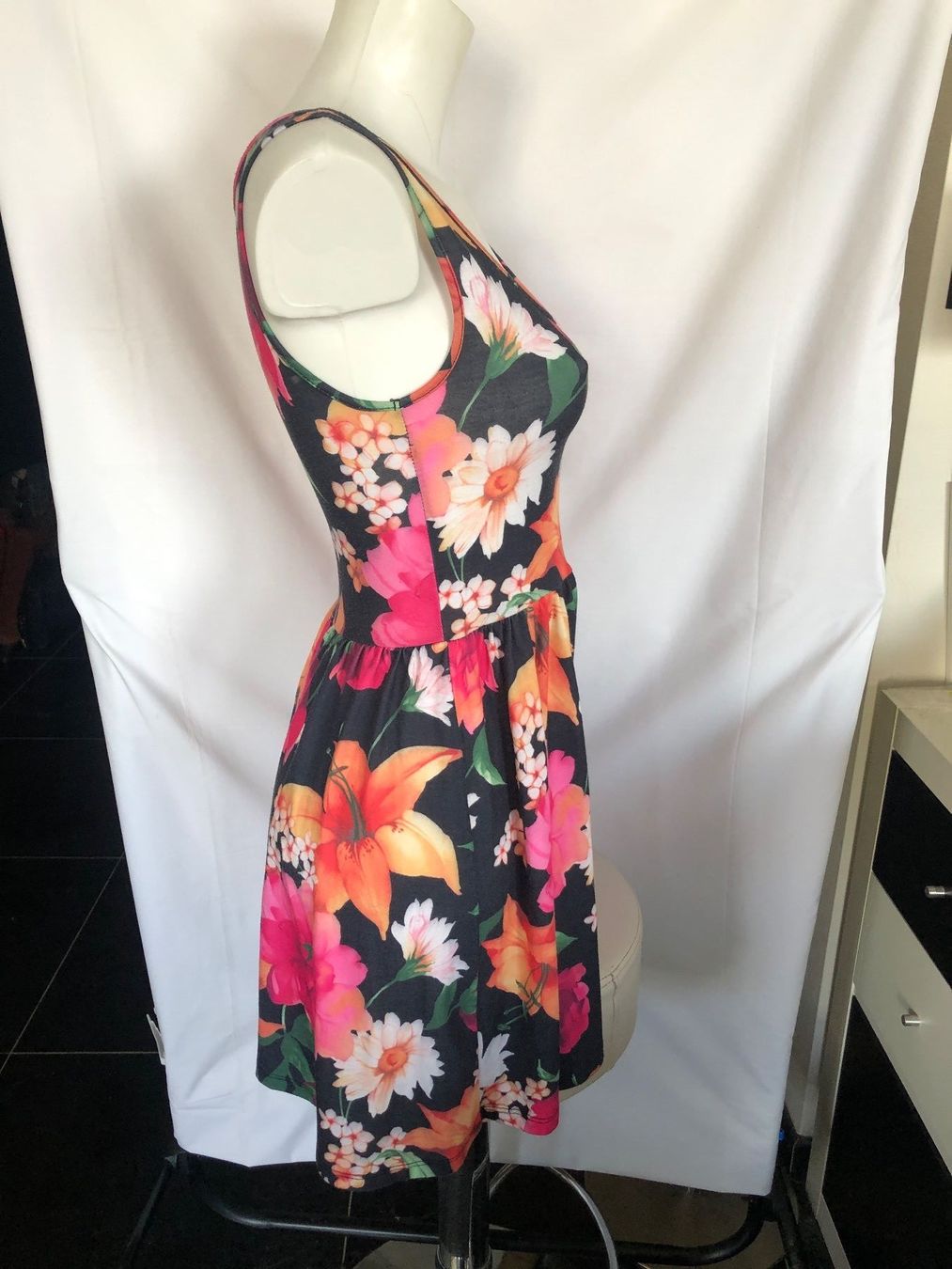 Vestiti: Robe sans manches à fleurs Atmosphere taille 34 bon état – Usato da Coppet venduto da Vanessamode 1