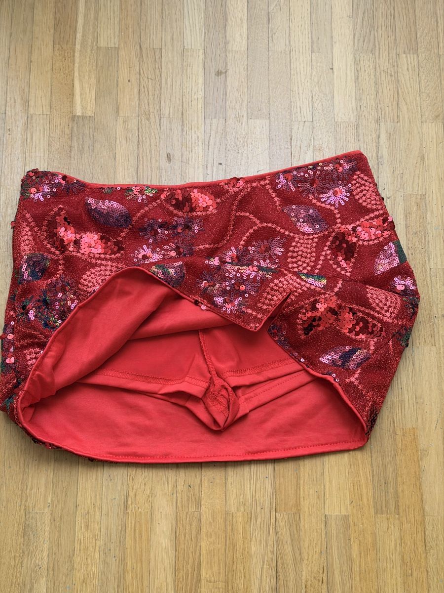Röcke: Jupe rouge pailleté taille S avec short  – Neu und originalverpackt aus Le Lignon von Ana2831 1