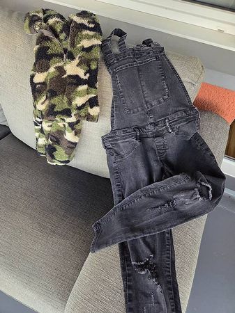 2er-Set Gr. S: Latzhose & Teddy-Fleece