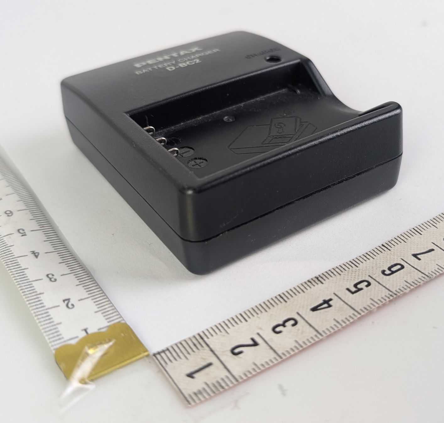 Pentax Altri Accessori: Pentax D-BC2 Akku Ladegerät - Top Zustand – Usato da Zürich venduto da axolottchen 1