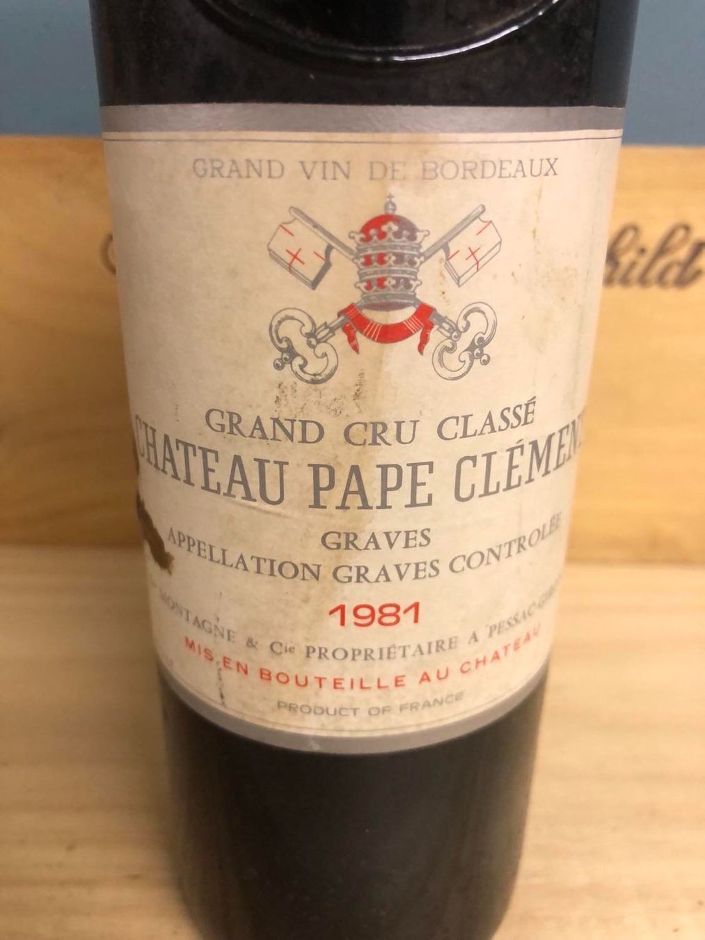 Vino: 1981 CHATEAU PAPE CLEMENT – Nuovo e nell'imballaggio originale da Münchenstein venduto da weinundspirituosen 2
