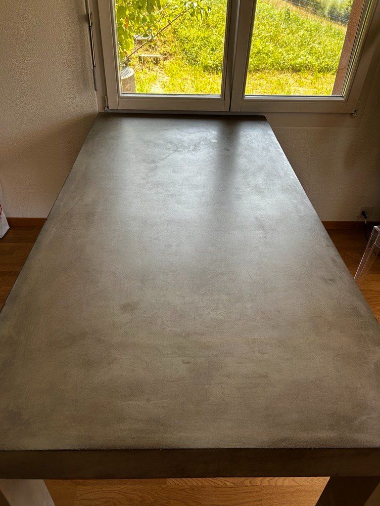 Tavoli: Betontisch – modern, robust & stilvoll – Usato da Hausen am Albis venduto da anjaly01 1