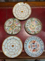 Fünf antike Teller, Chinaporzellan, Famille Rose/Imari