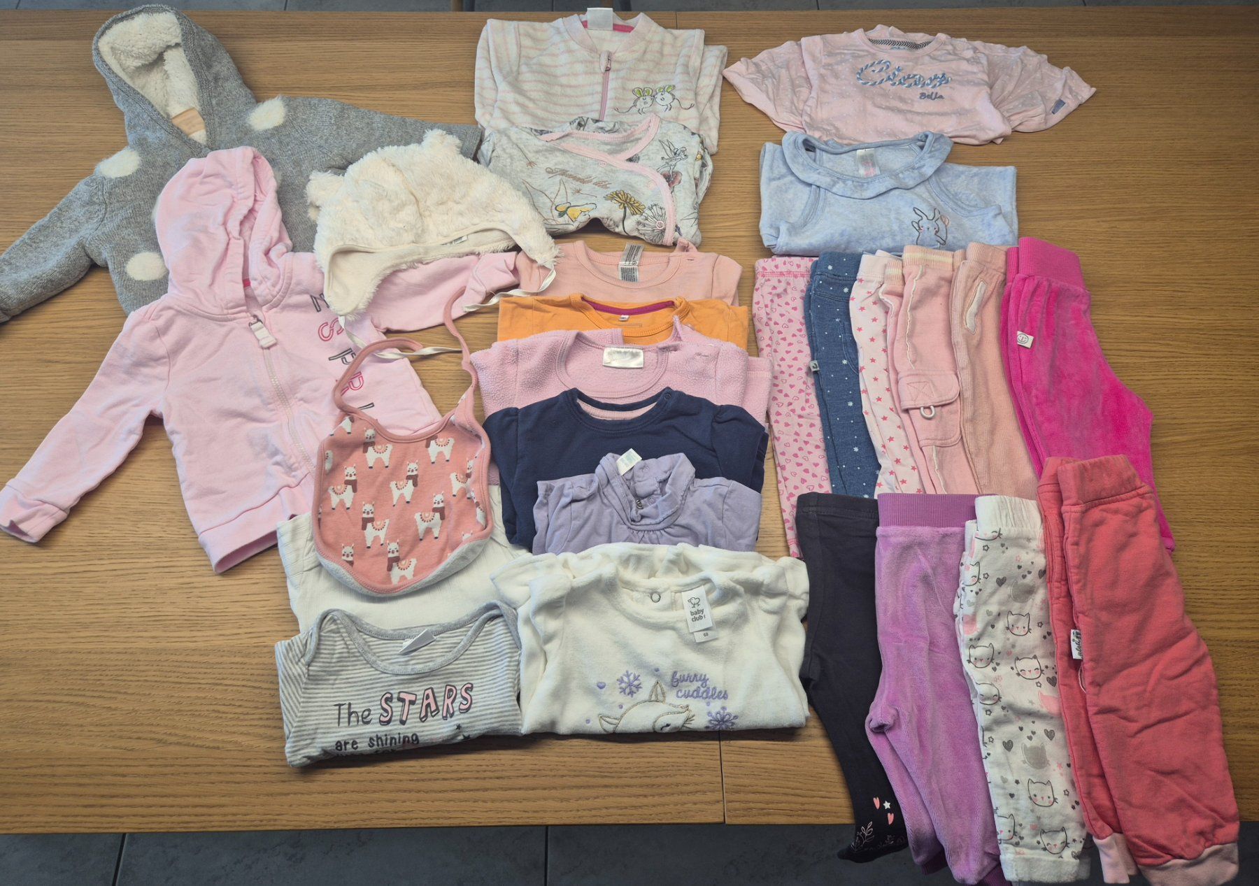 Kleiderpakete & -sets: Kleider Paket Mädchen 3, 26 Teile, Winter, Grösse 68 – Gebraucht aus Menzingen von bostit69