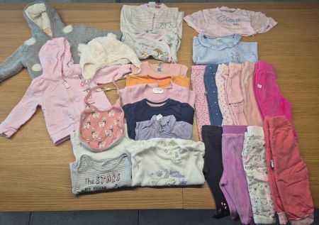Kleider Paket Mädchen 3, 26 Teile, Winter, Grösse 68