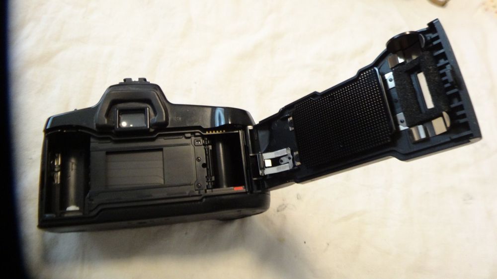 Minolta Fotocamera: MINOLTA DYNAX 300si SPI REF AF FILM KAERA.NUR GEHAUSE.LÄÜFT – Usato da zürich venduto da ahmad01 5