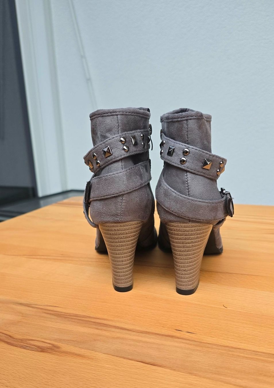 Scarpe da donna: Stiefeletten Grau 41 Neu – Nuovo (secondo la descrizione) da Winznau venduto da johny_wayne 3