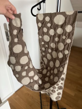 Warmer Winter Schal mit Kreis Muster in Beige und Braun