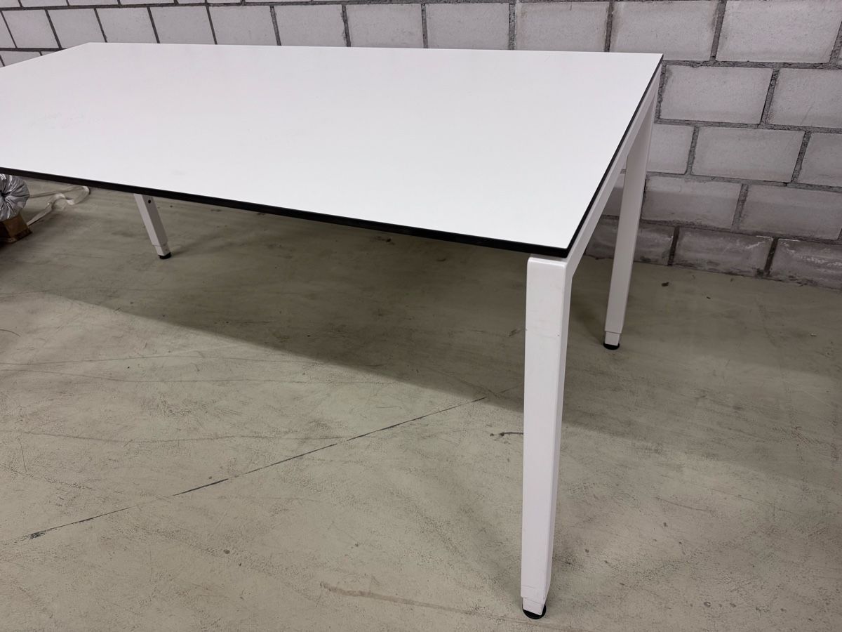 Scrivanie: Weisser Fundermax Tisch, 160x80cm – Usato da Bern venduto da samryan 5