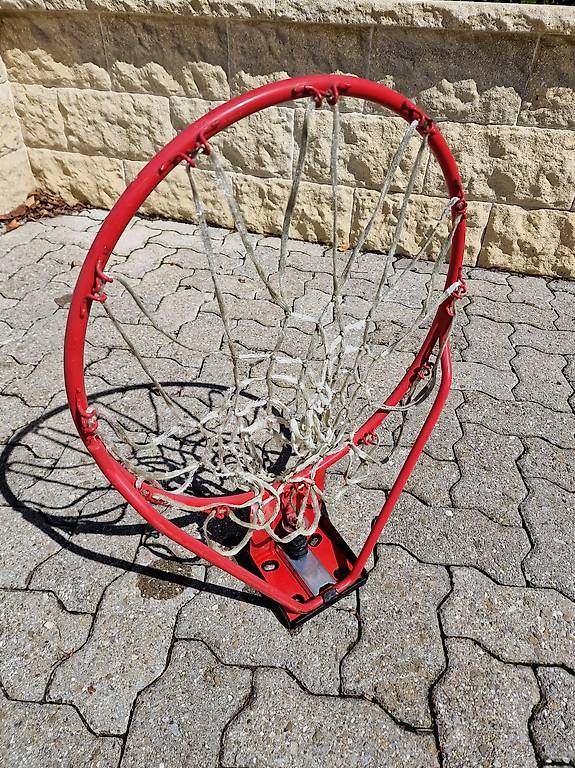 Canestri da basket: Panier de basket en acier – Usato da Corcelles-près-Concise venduto da Popa999 2