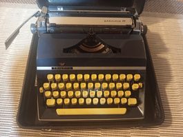 Schreibmaschine Triumph Gabriele 35 mit Koffer