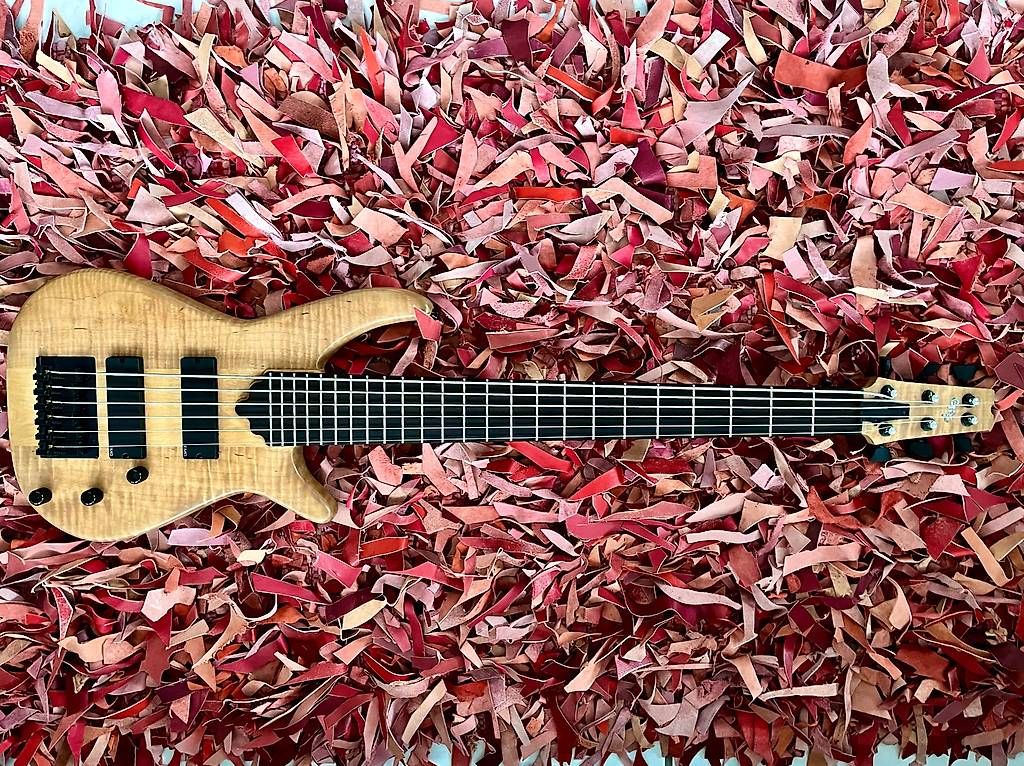 Strumenti musicali: GMP Custom Shop 6-String Bass handmade USA, 1998 – Usato da Hitzkirch venduto da Pe3