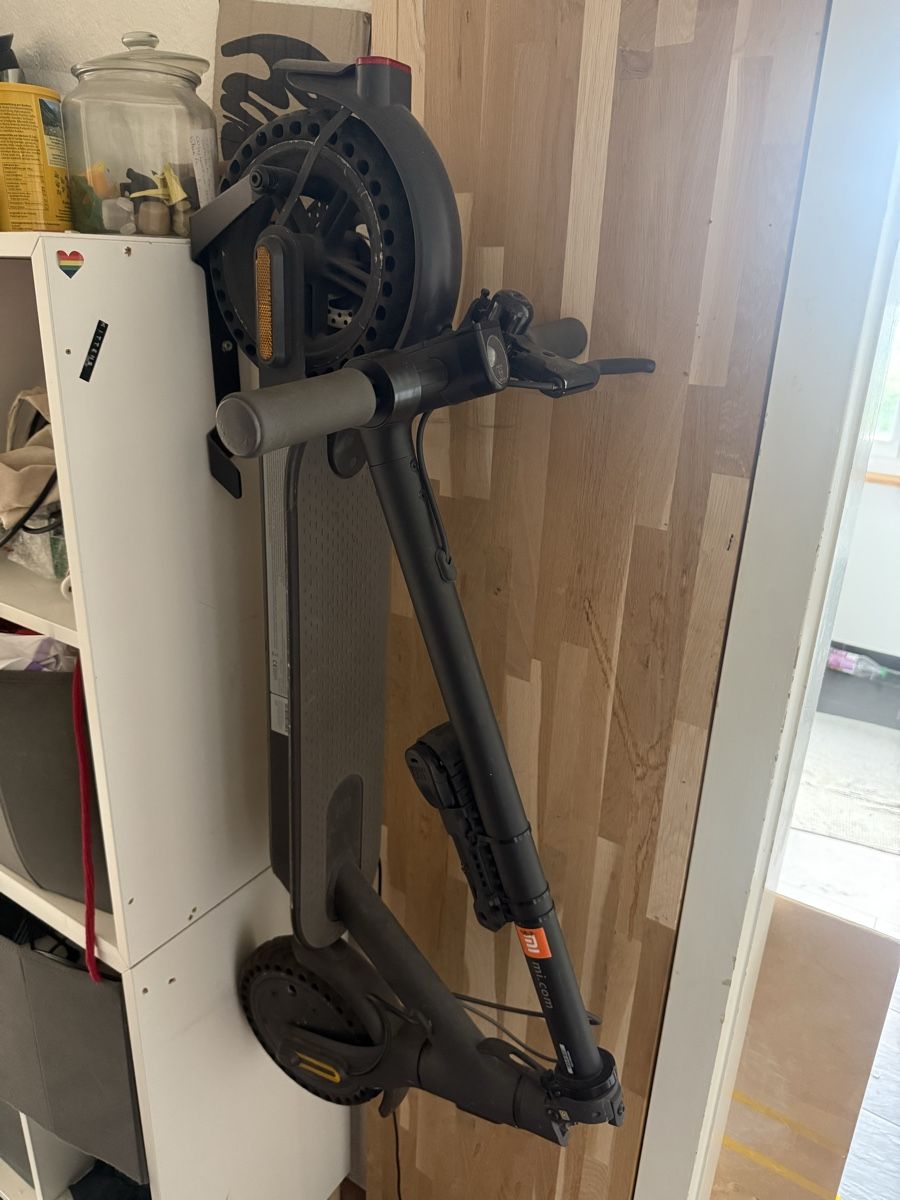 Xiaomi Kickboard: Xiaomi Essential - electric scooter – Gebraucht aus Glattbrugg von _NPL_ 1