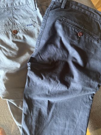  2 Pantalons Gant bleu et gris taille L bon état