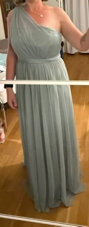 Ein Abendkleid von clockhouse, Grösse 42