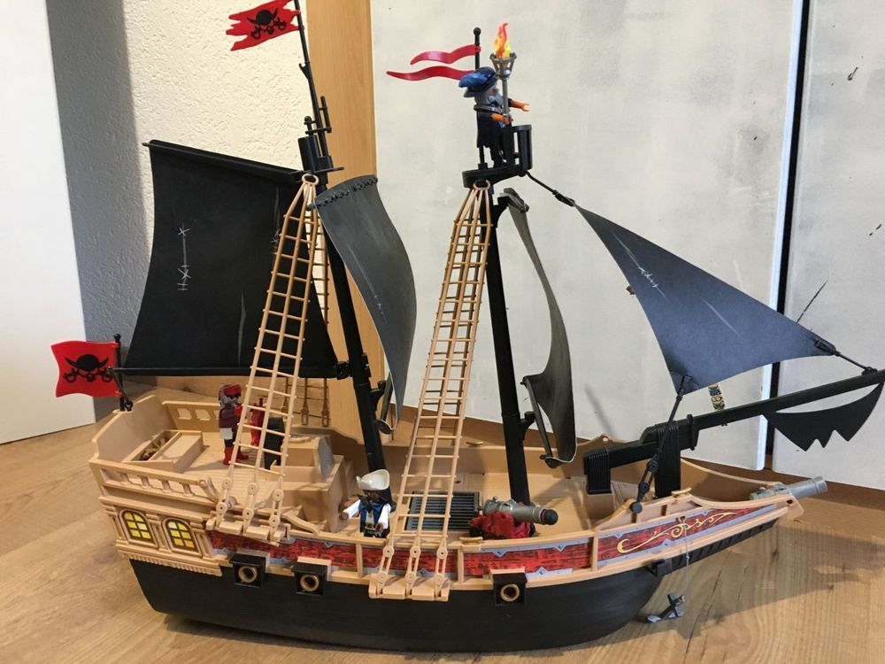 Playmobil 6678 Pirates - Bateau pirates des ténèbres - Comparer avec