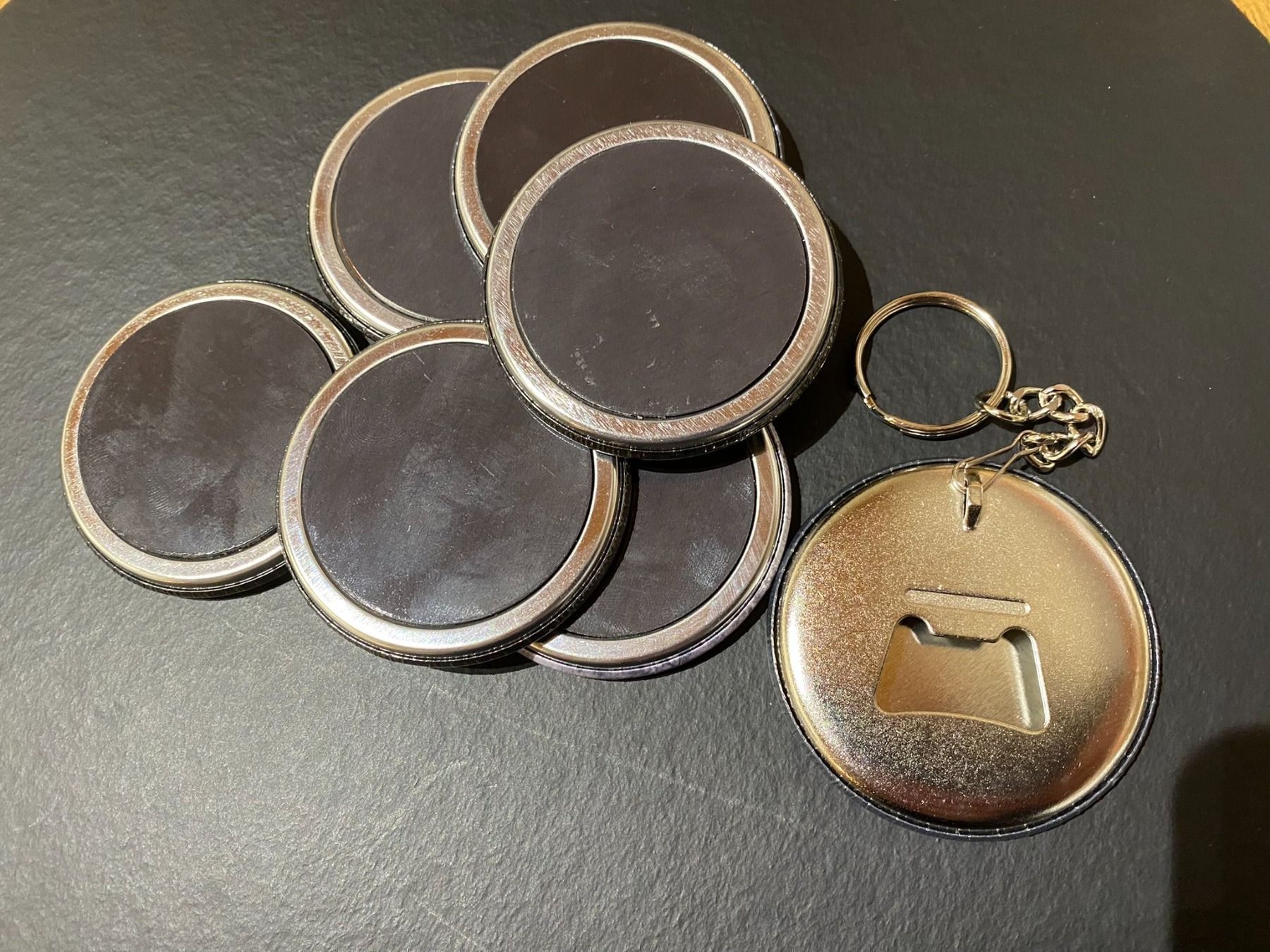 Placchette & Badge: Black Sabbath Magnete & Flaschenoeffner – Nuovo (secondo la descrizione) da Basel venduto da FatCatPacksTheRatt 1