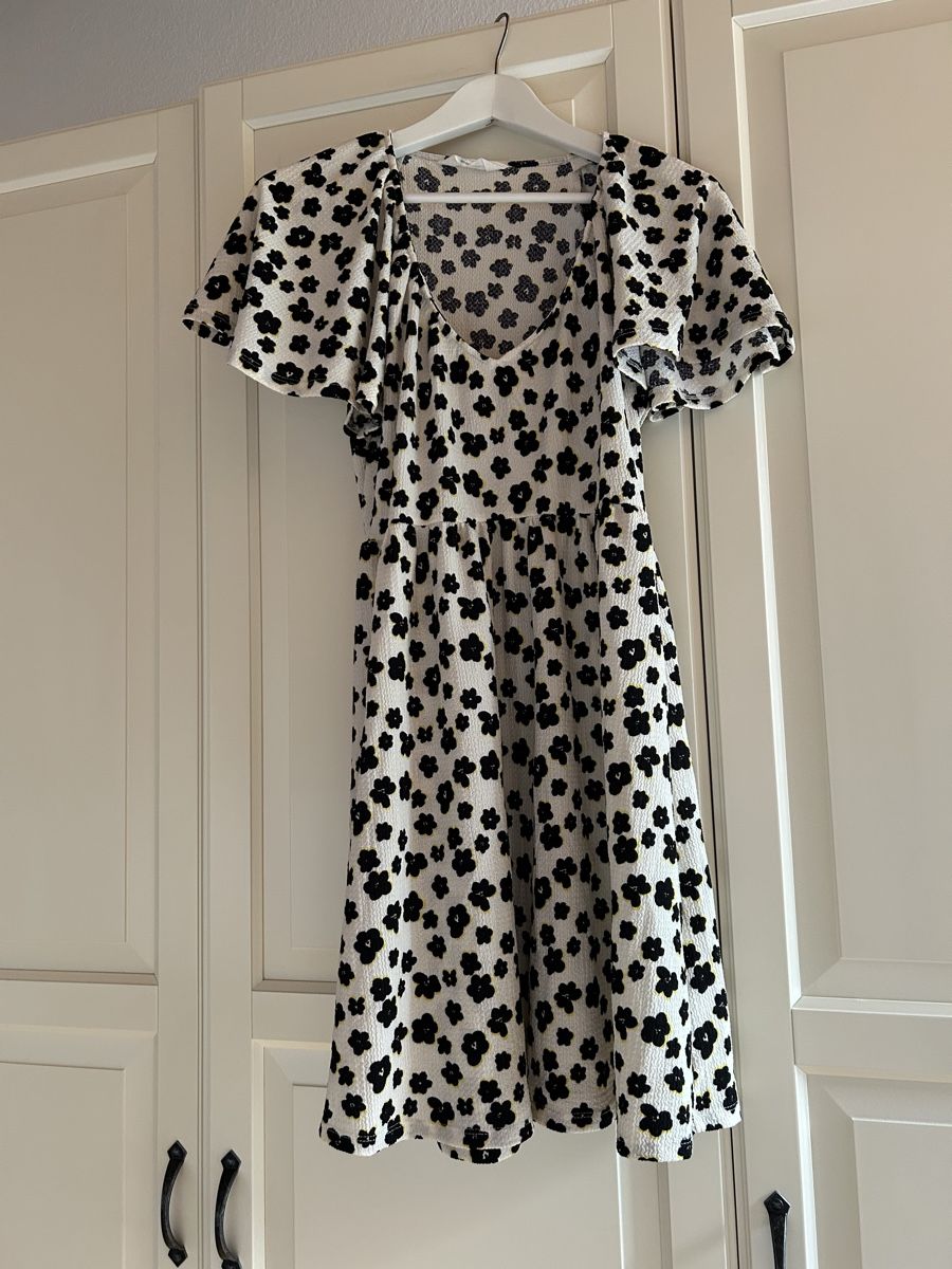 Primark Robes: Mit Blumenprint: Kleid PRIMARK, off white, Grösse 40 – Neuf (Voir description) à Diessenhofen par Bmaurice 1