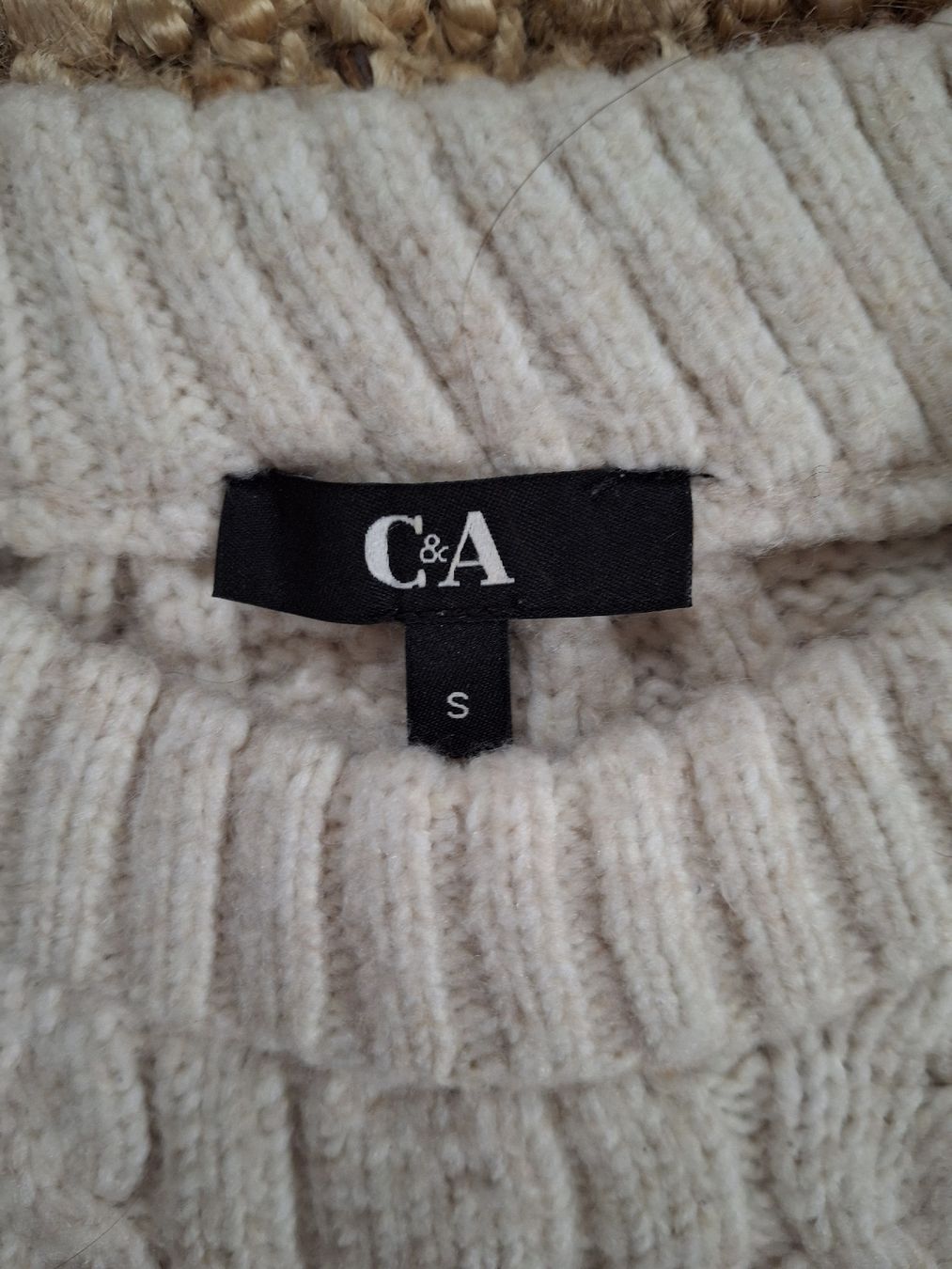 C&A Pulls & Sweat-shirts: Pull C&A beige à côtes S  – D'occasion à Lausanne par Cognitia 1