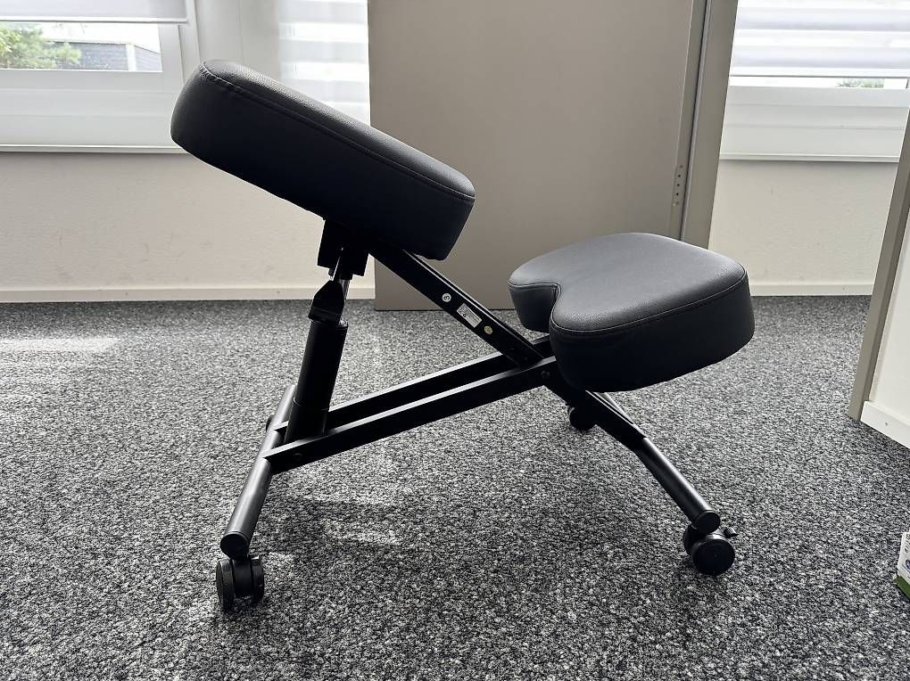 Chaises: Kniestuhl neuwertig – D'occasion à Dielsdorf par BabaMay