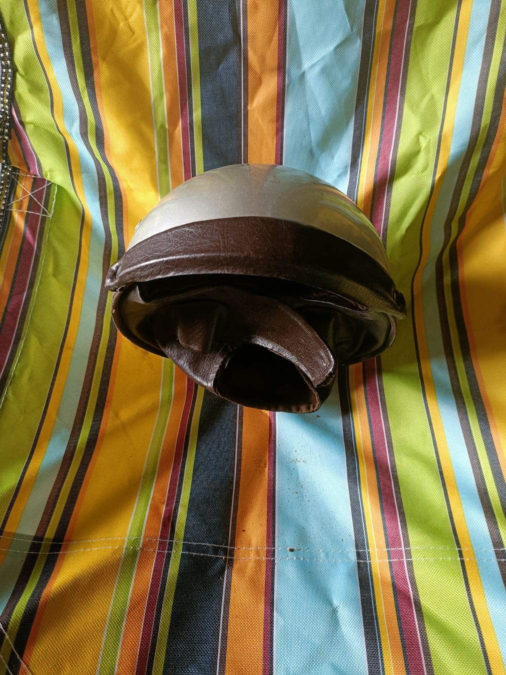 Vêtements anciens: Helm Leder braun alt. Antik – D'occasion à Romanshorn par Holzenstein