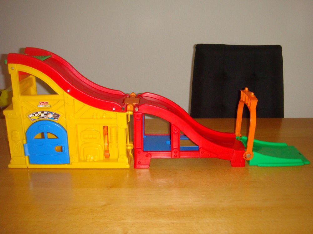 Fisher Price Rennbahn/Rampe (Gebraucht) in Reinach BL für CHF 5 – mit ...