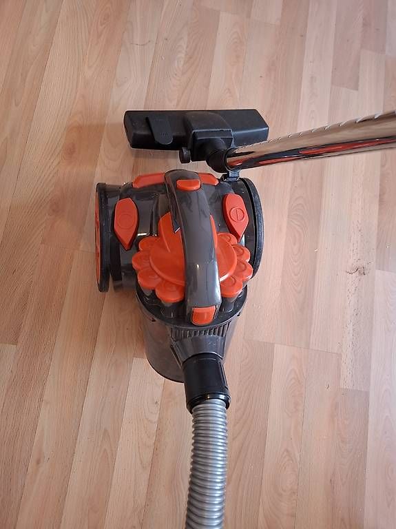 Aspirapolveri & Accessori: Beutelloser Staubsauger – Usato da Bern venduto da Michoe 1