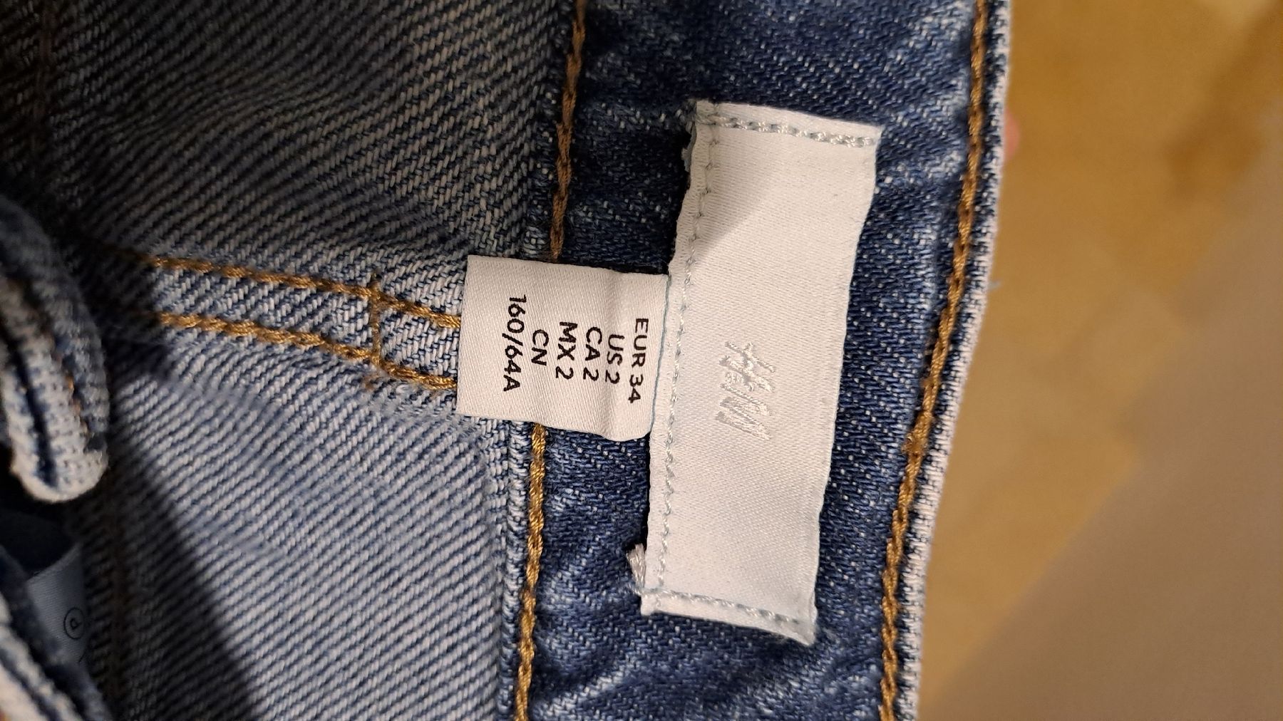 H&M Jeans: Jeans bleu taille 34 – D'occasion à Rolle par Loutre84 2