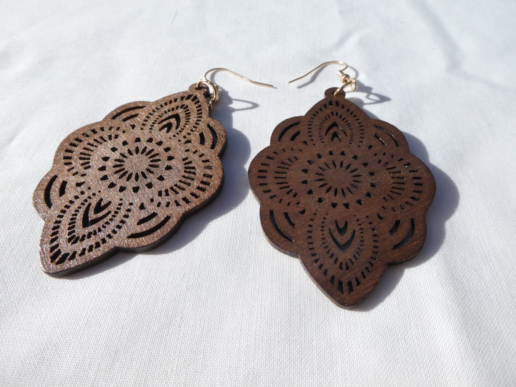 Orecchini pendenti & Orecchini a lobo: Grosse Ohrhänger aus Holz, Modeschmuck; neuwertig – Nuovo (secondo la descrizione) da Gattikon venduto da kaandooh