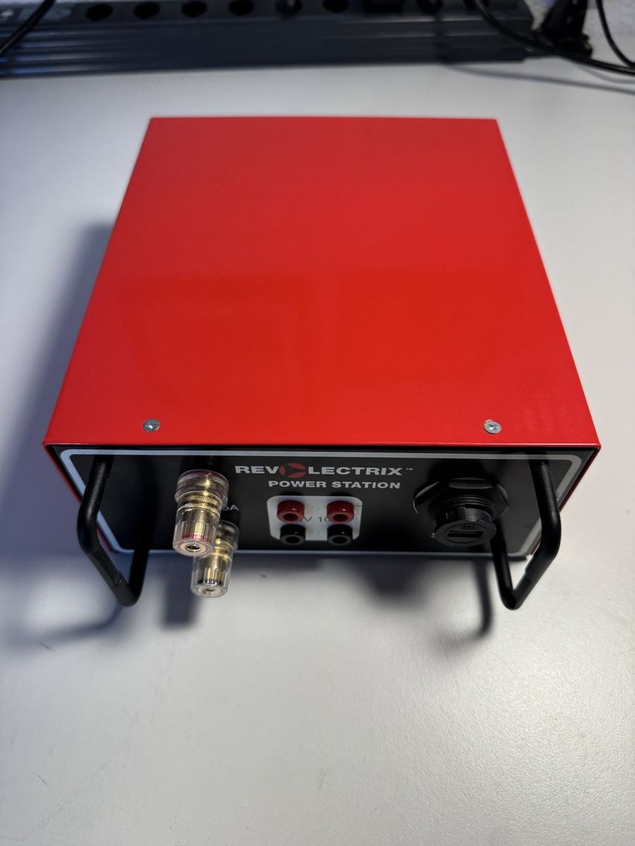 Batterie, Caricabatterie & Alimentatori: Netzteil Revolectrix 24V 55A – Usato da Gutenswil venduto da HeliFoto 1