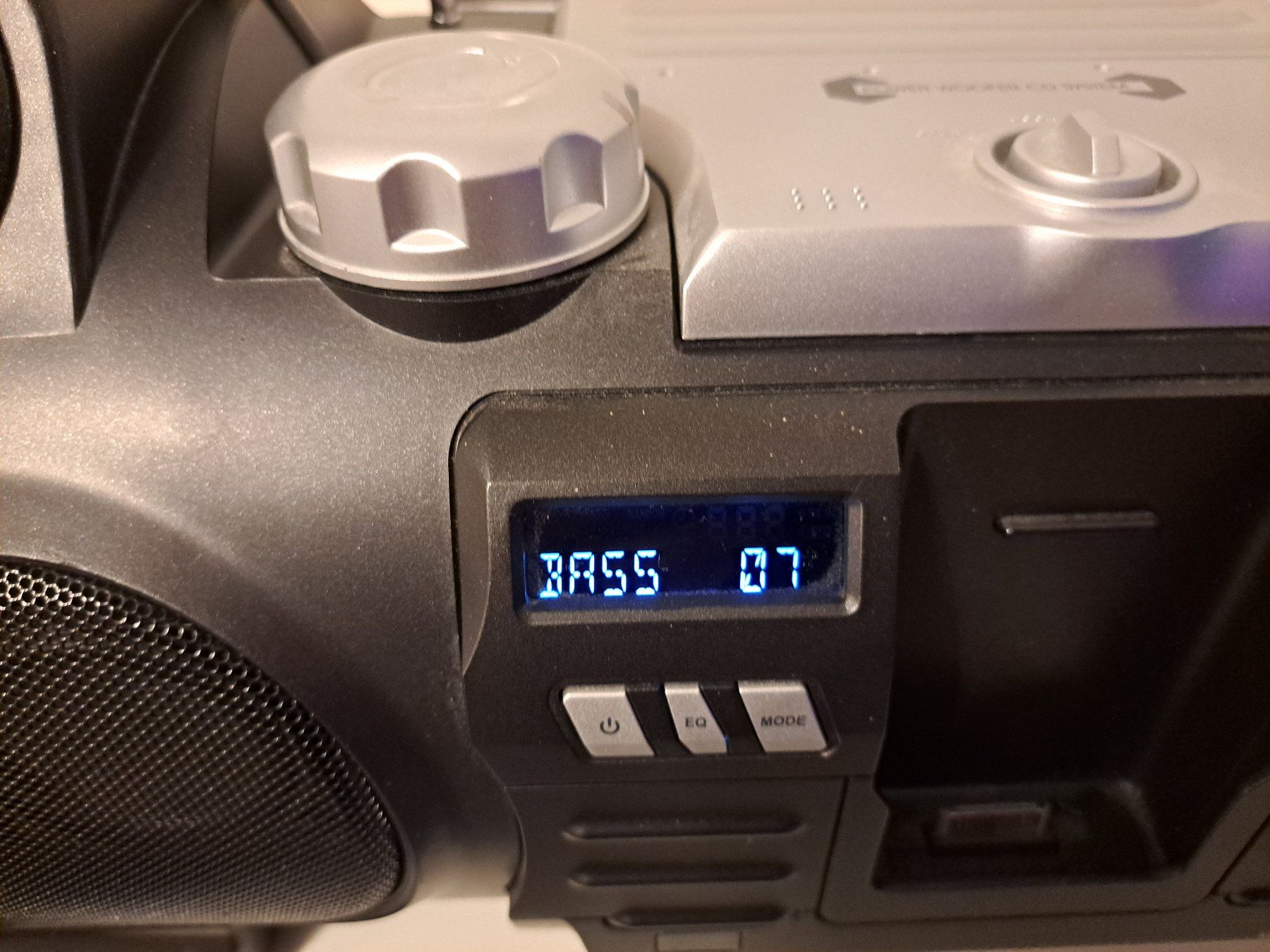 Dual Tragbarer Mediaplayer: Dual Ghettoblaster mit Mp3- Pl. anschluss, +Aux, CD, FM, MP3 – Gebraucht aus Spiez von Pistach99 7