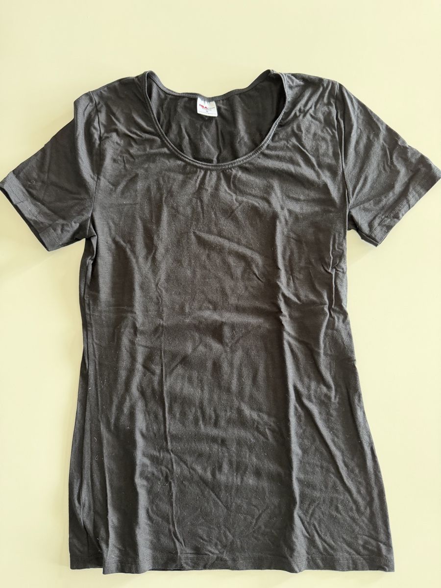 T-shirt: Schwarzes T-Shirt, Gr. S / ISA – Usato da Hombrechtikon venduto da ViNo1604