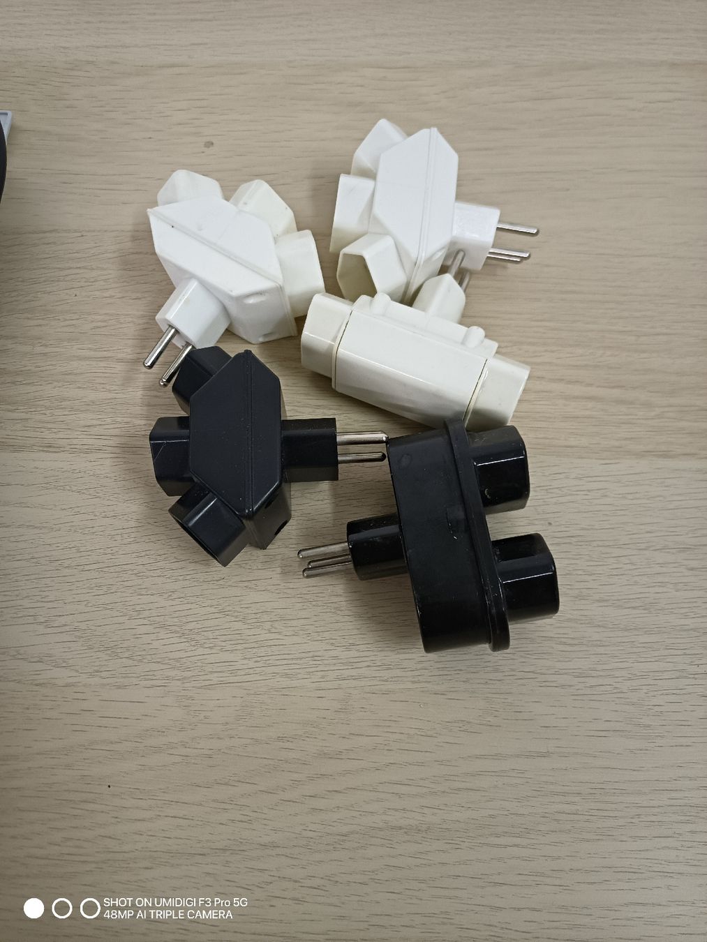 Stecker: Strom Adapter Steckleiste mit 5 Verteiler  – Neu (gemäss Beschreibung) aus Aarwangen von to-hirschi 5
