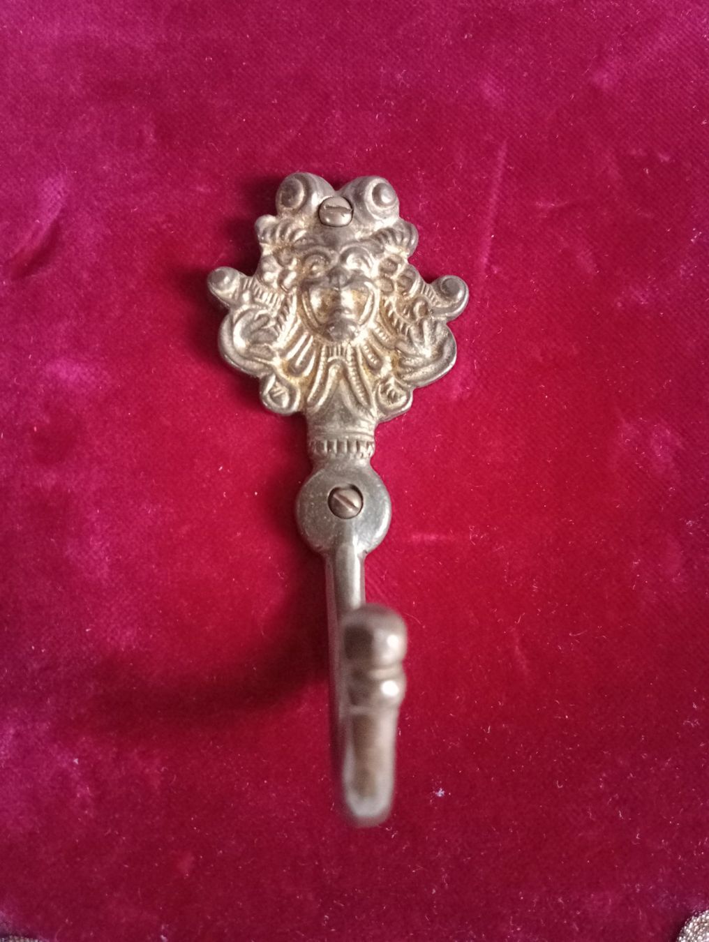 Ferramenta: Vintage oder Antike Wandgarderobe Samt Messing Haken Figur – Usato da Oberdorf BL venduto da Barocki888 1