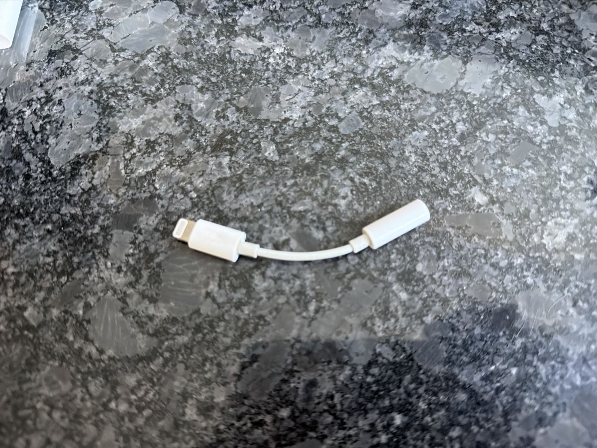 Apple Laufwerke & Adapter: Lightning auf Klinke (Audio) Adapter – Gebraucht aus Oftringen von Siblo