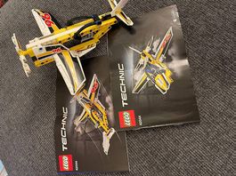 Lego Technic 42044 - l'avion de chasse acrobatique