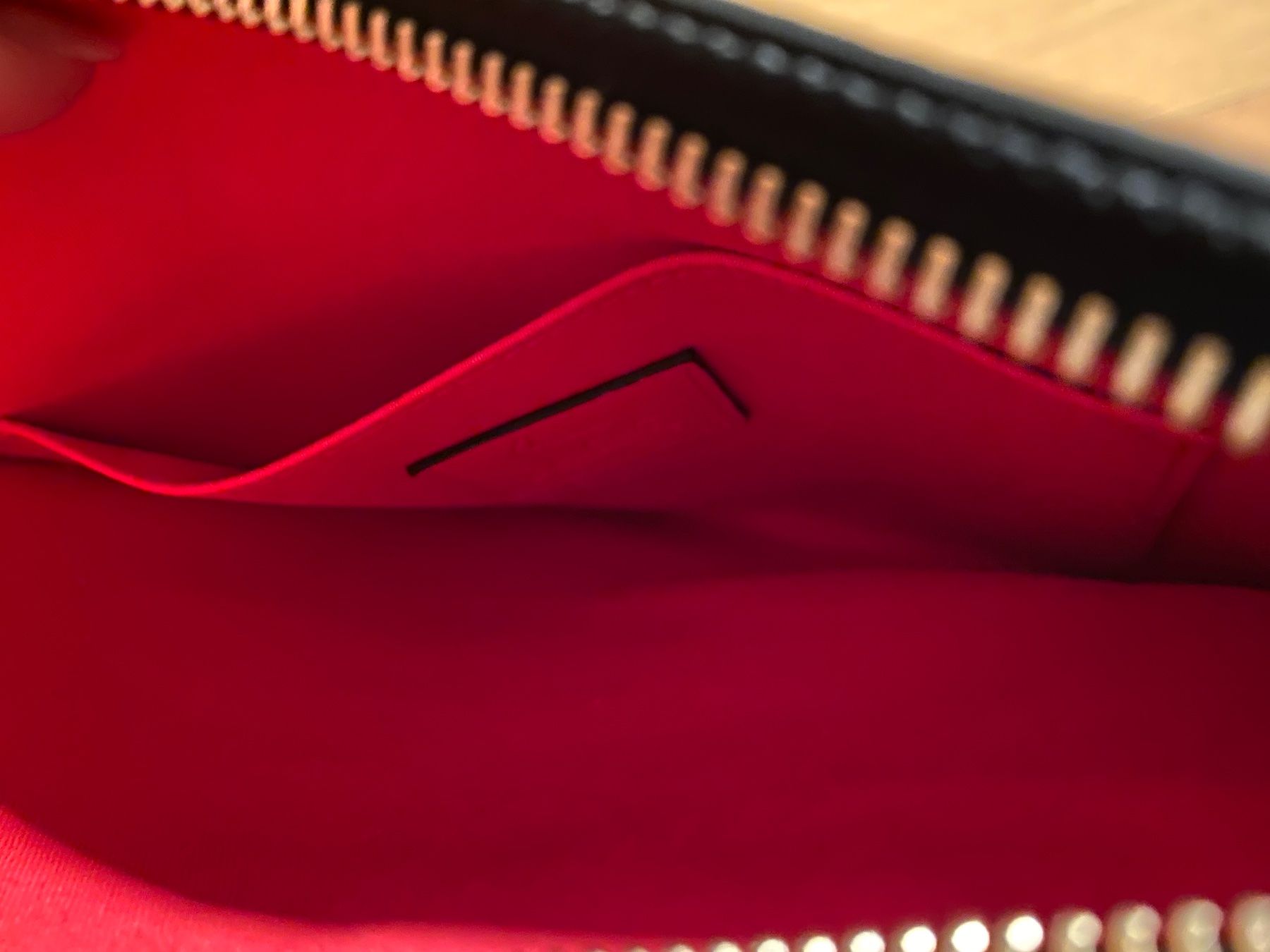 Christian Louboutin Taschen für Damen: CHRISTIAN LOUBOUTIN LEDER CLUTCH – Neu (gemäss Beschreibung) aus Wald ZH von Gosia_N 3