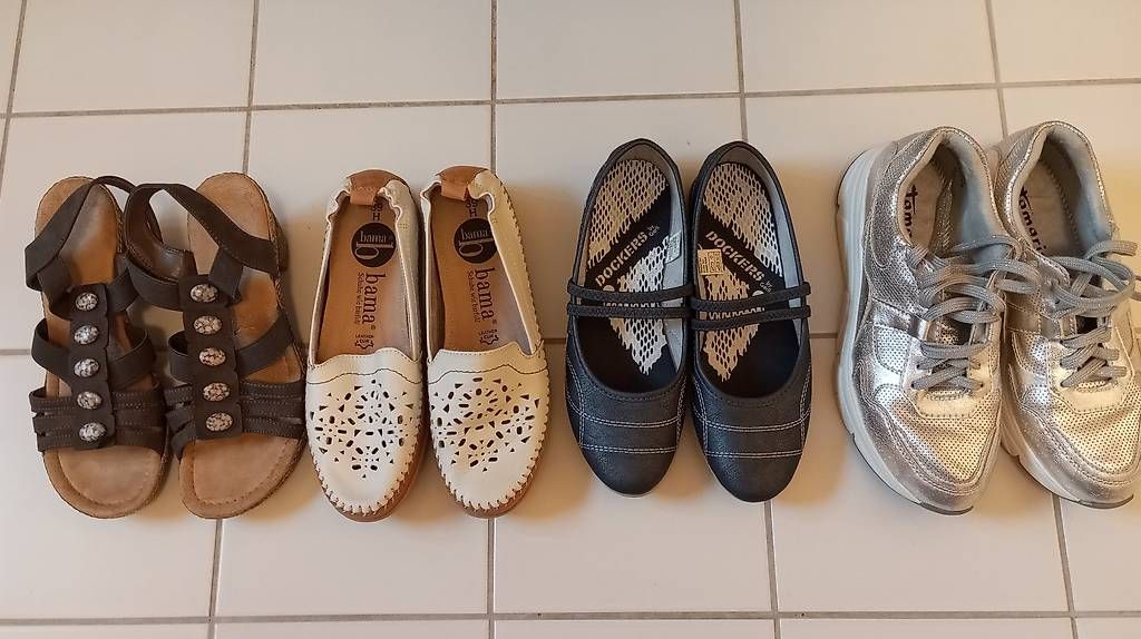 Scarpe da donna: MARKENSCHUHE NEU UND PREISWERT – Usato da Domat Ems venduto da guz_l5xq