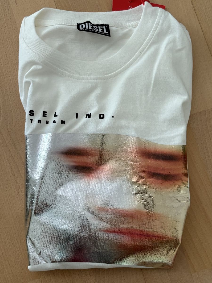 Diesel T-shirt: Diesel T Shirt – Nuovo e nell'imballaggio originale da Bern venduto da and_767w 1