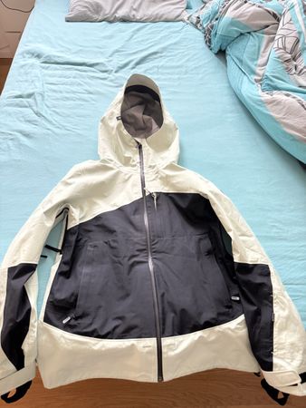 Eine Jacke von Roxy mit Gore Tex