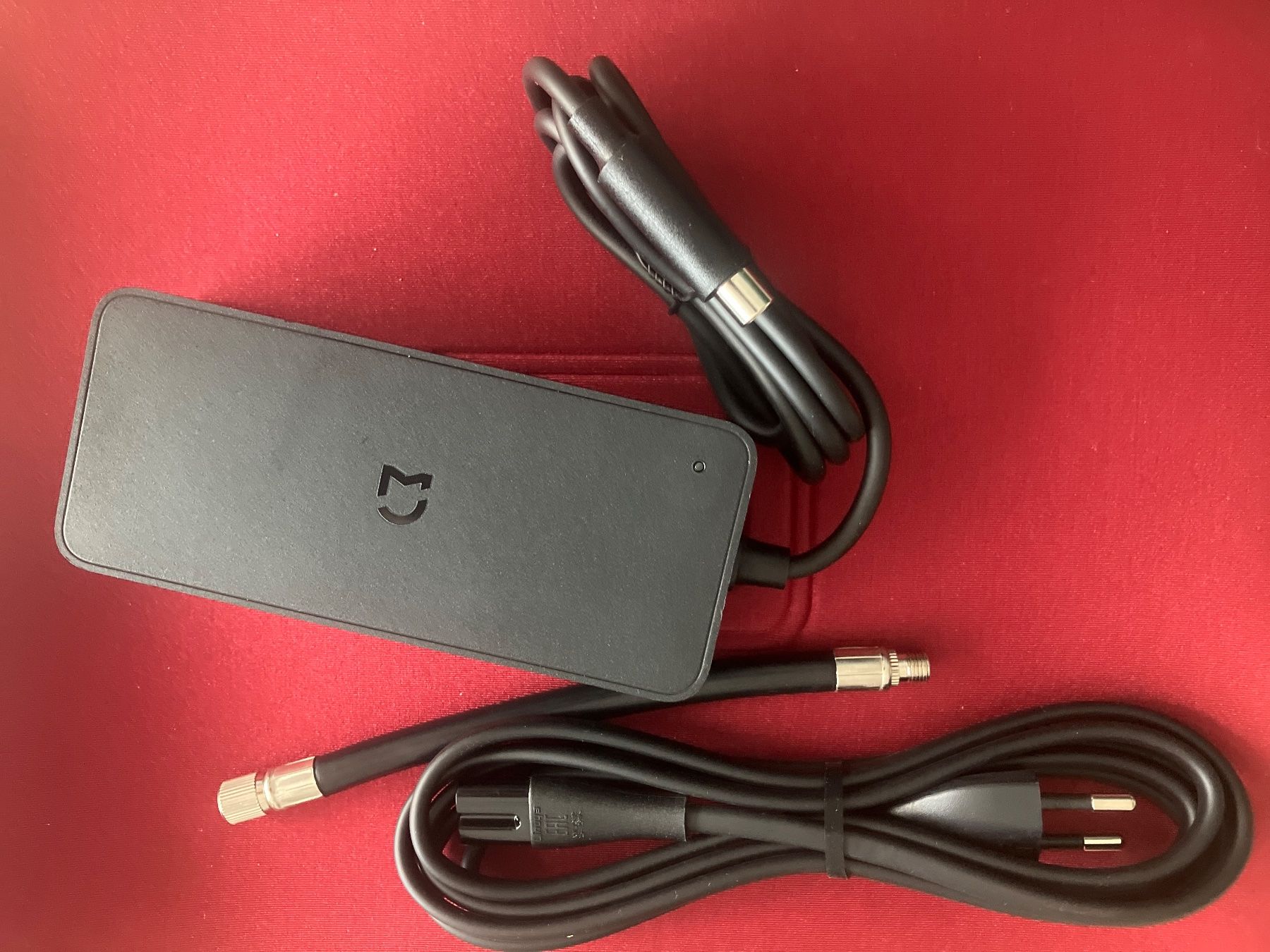 Xiaomi Caricabatterie: Xiaomi E-Scooter Ladegerät – Nuovo (secondo la descrizione) da Hausen AG venduto da tom_nx9h
