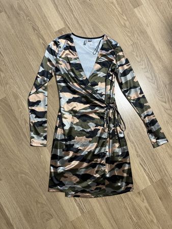 Schickes Camouflage Wickelkleid Gr. 36 H&M