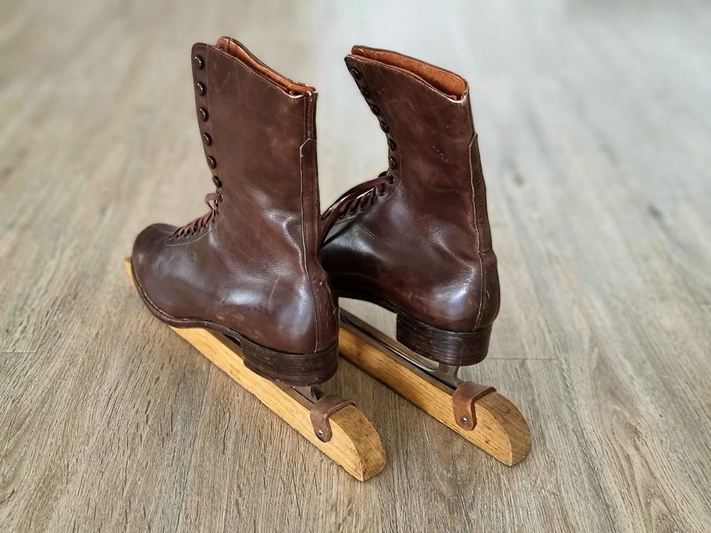 Patins à Glace Anciens En Bois Avec Lames Métal - Décoration De Noël Vintage - Allemagne