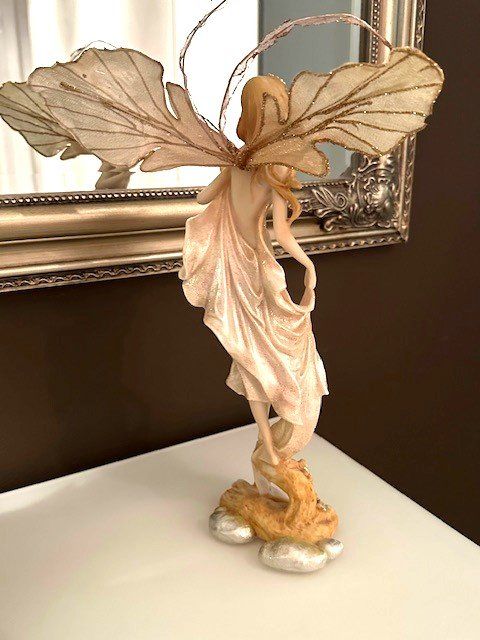 Statuette: *   ELfeNtaNz  * – Usato da Winkel venduto da zeho 2