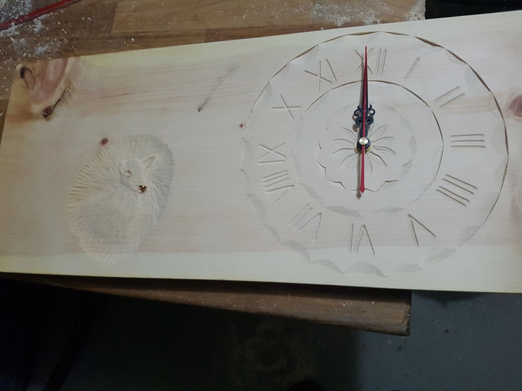 Orologi da terra & Orologi da parete: Geschnitzte uhr arve – Nuovo (secondo la descrizione) da Siebnen venduto da Holzwork75 1