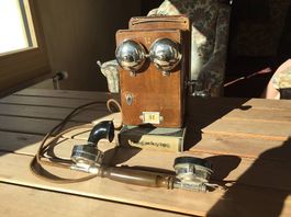 Für Liebhaber: Altes Wandtelefon GA24 mit Kurbel
