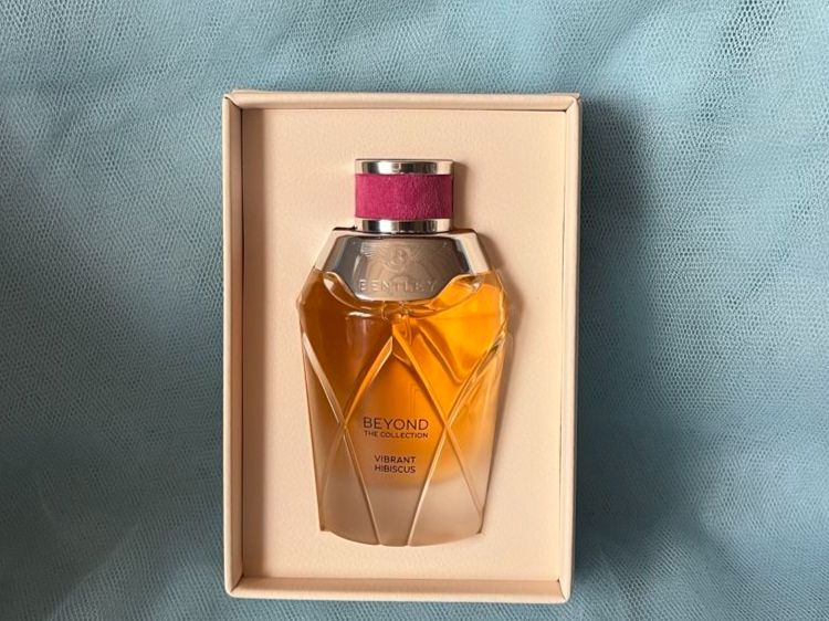 Lalique Profumi & Eau de Toilette: Bentley Beyond Vibrant Hibiscus 100 ml – Nuovo (secondo la descrizione) da Büren an der Aare venduto da aluxa2005 1